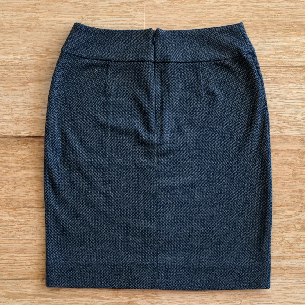 Halogen Herringbone Knit Pencil Skirt Gray Size 4 - Picture 2 of 4